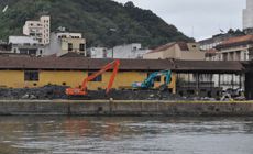 Fragmentos da pedra são depositados no Armazém 4